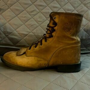 Women’s Ariat lacer boots size 8